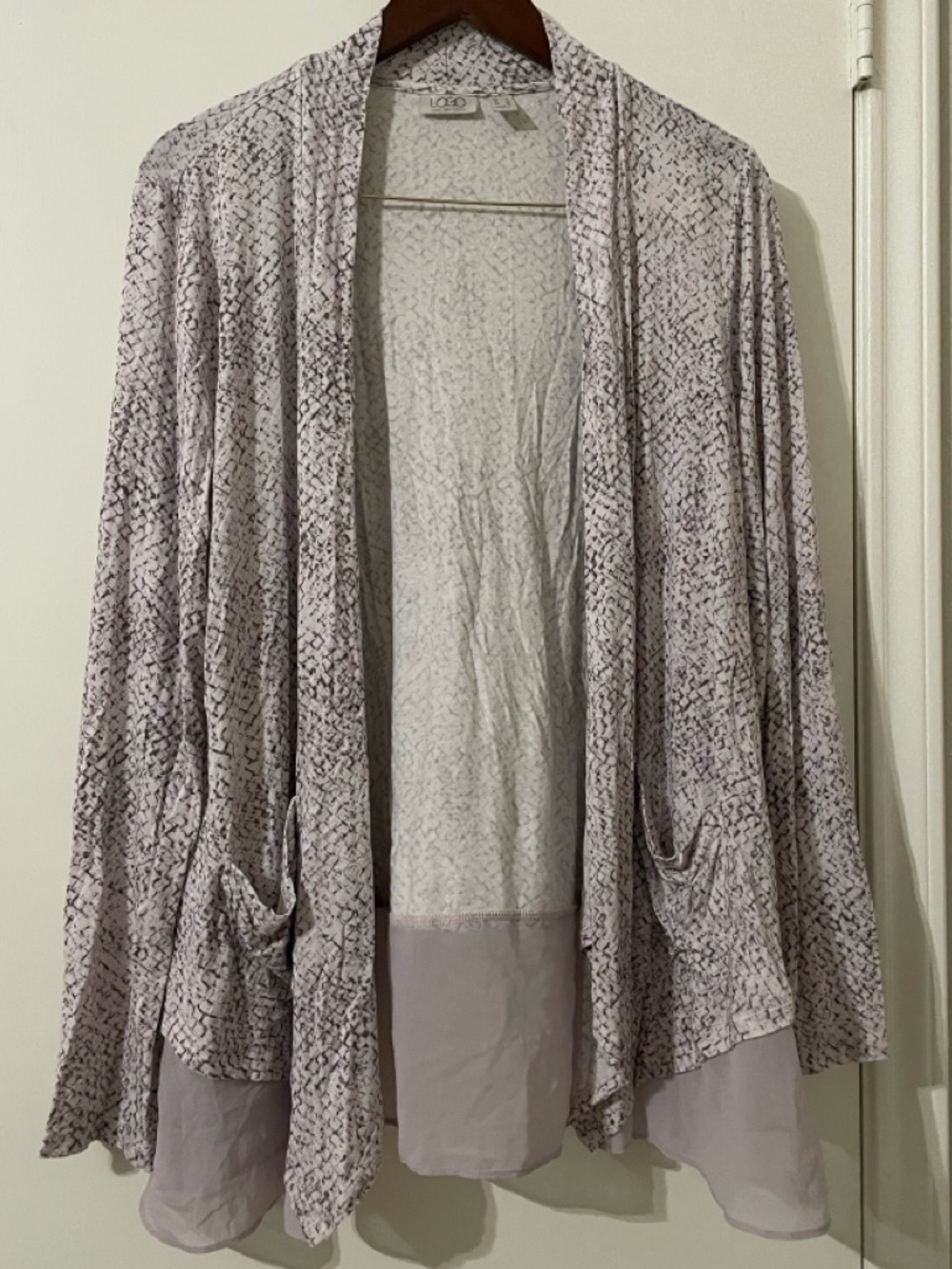 LOGO by Lori Goldstein Snakeskin Knit Cardigan Chiffon Hem Gray Lavender L - Picture 2 of 8